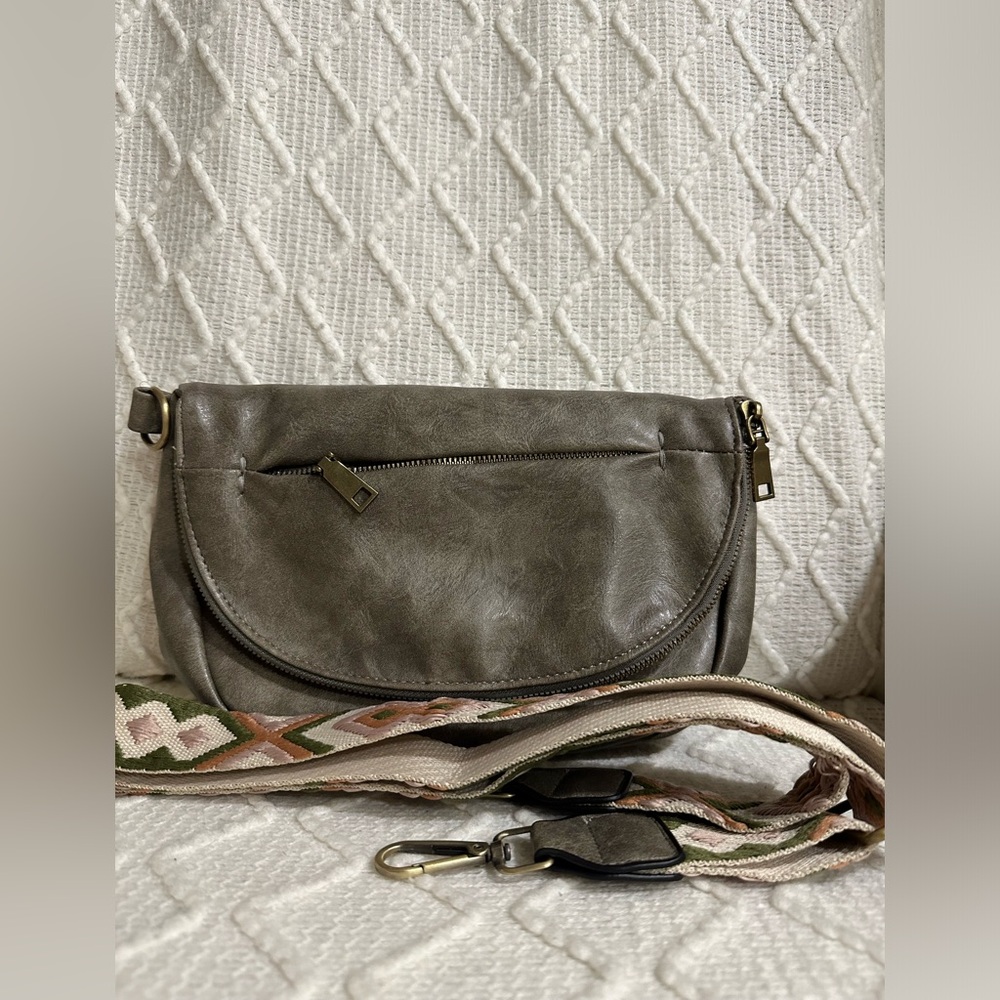 NWOT Vegan Leather Crossbody/Sling bag